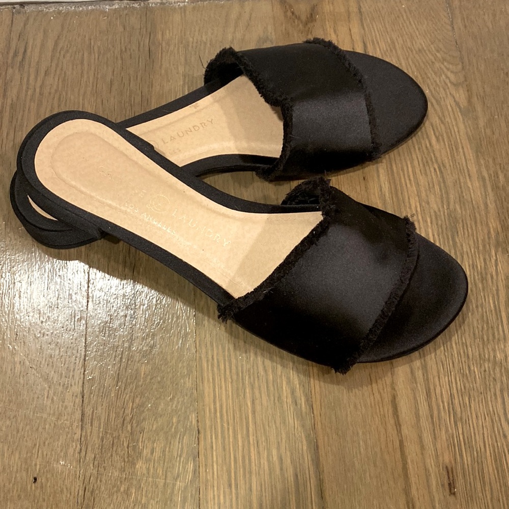 Chinese Laundry slide sandals